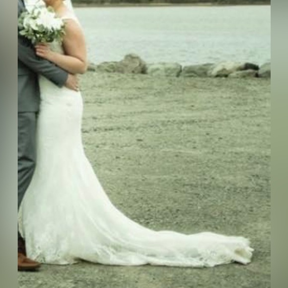 Ella Rosa Wedding Gown UNALTERED - Picture 4 of 10
